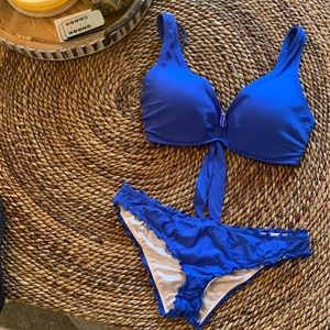 34DD bikini top with medium bottoms